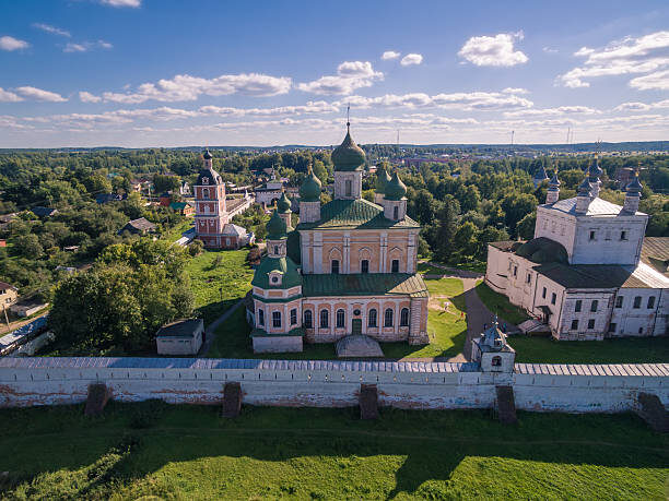 Подозрительно похоже на Горицкий монастырь… а он и есть, просто музей занял территорию монастыря и оживил её! Фото из библиотеки iStock.