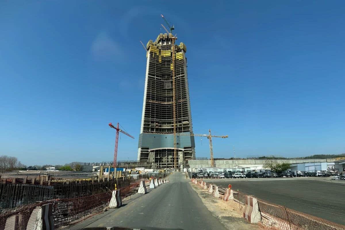    Строительство километровой башни Jeddah Tower / © Х / برج_جدة