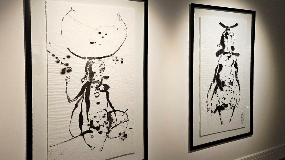 Экспозиция выставки графики Даши Намдакова «Тушь» в галерее Виктора Бронштейна.📷Фото: Влад Никифоров