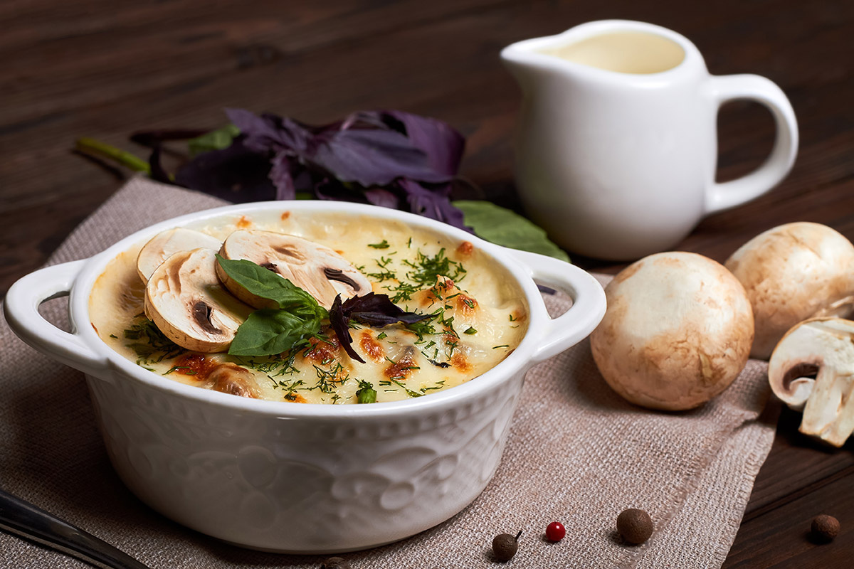 Shutterstock📷Жюльен украсьте базиликом