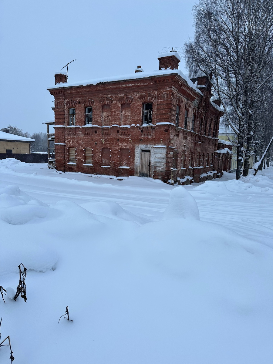 Еще одна моя прелесть, этот особняк я купил для создания арт-лофт пространства с гостиничными номерами, инвесторы ищу вас!