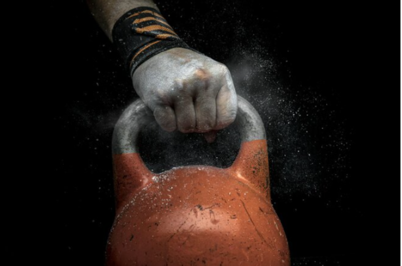 Рывок гири: полное руководство по упражнению