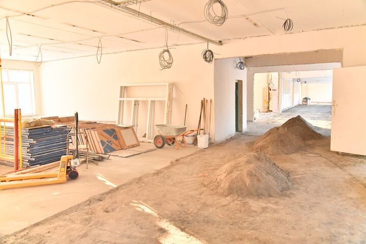 Сергей Кравчук проверил ход капремонта двух школ в Хабаровске