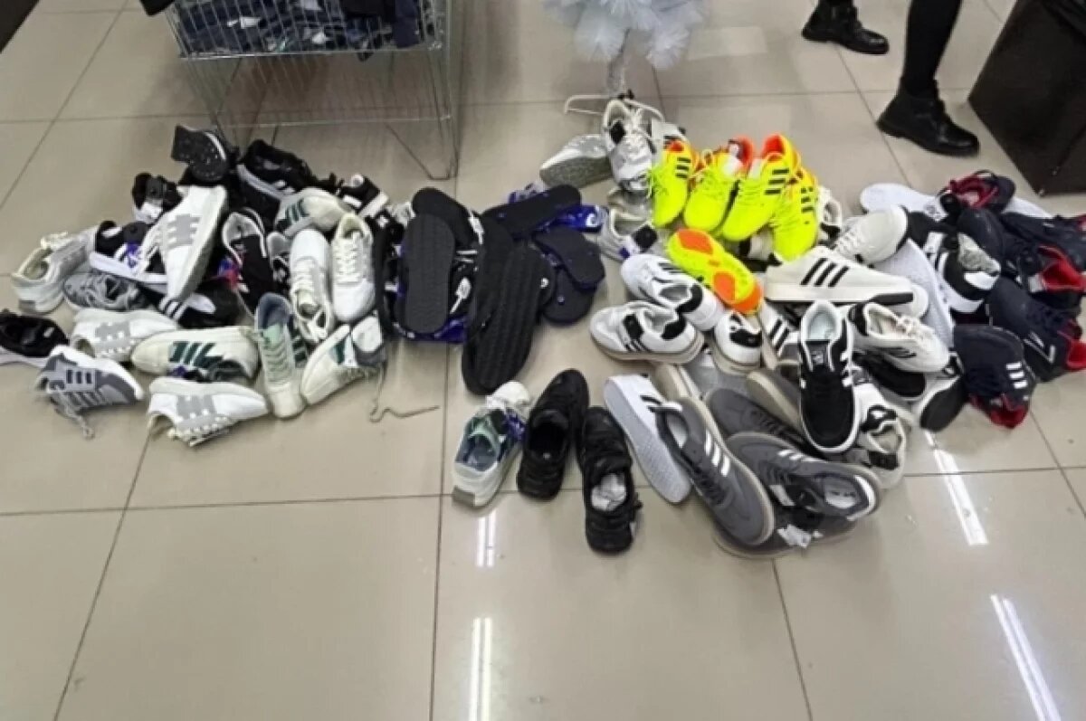    В Ялуторовске полиция изъяла контрафактную одежду и обувь на 760 тыс.