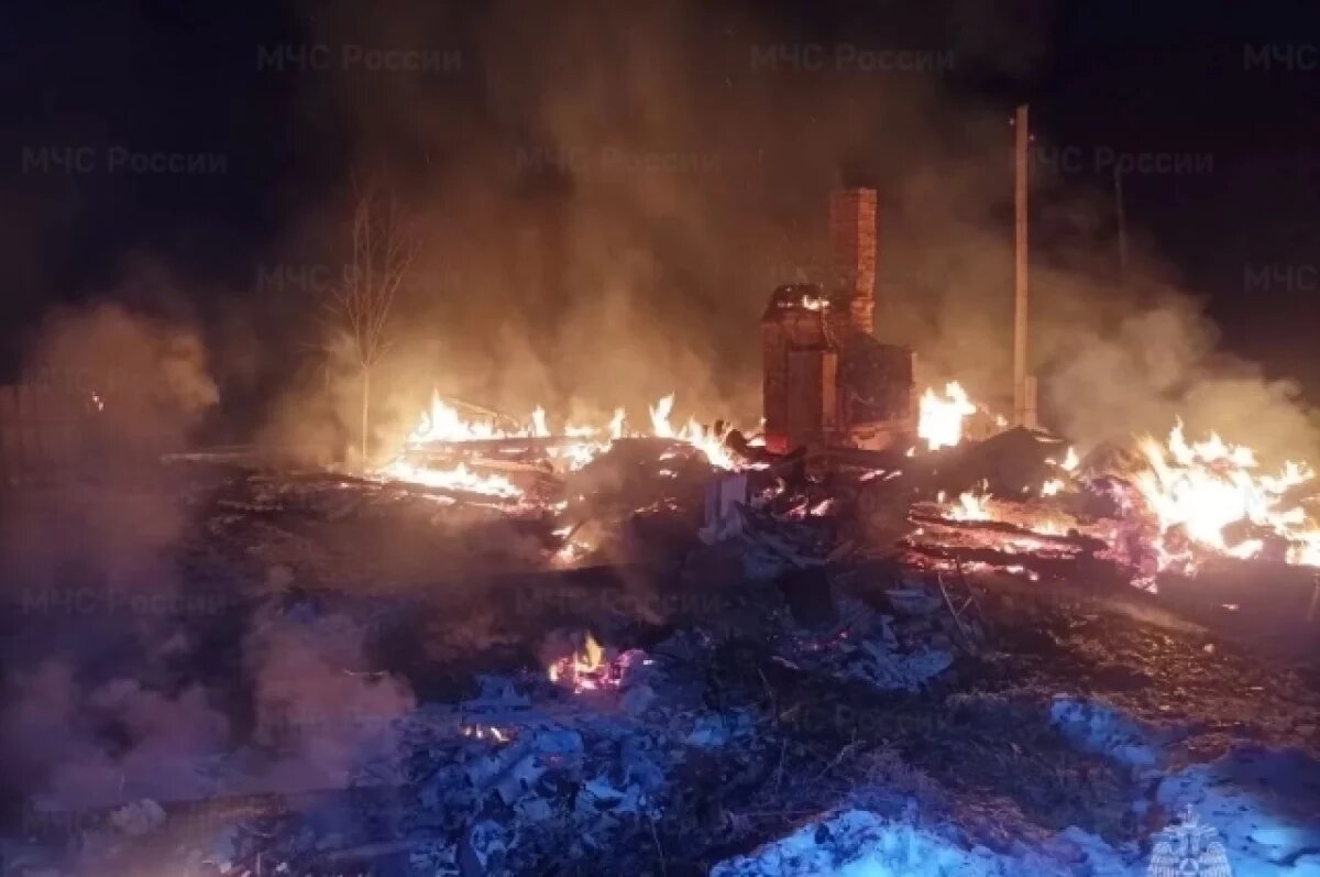    Пожар уничтожил жилой дом в брянском поселке Алтухово