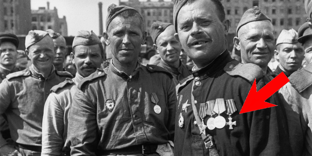 Кому и когда в СССР разрешалось носить Георгиевские кресты вместе с советскими наградами. Разбираемся вместе