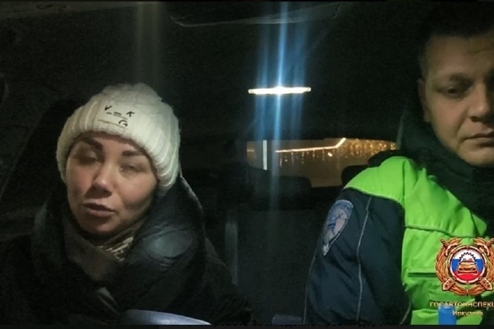 Сотрудники ГАИ Иркутска спасают водителей