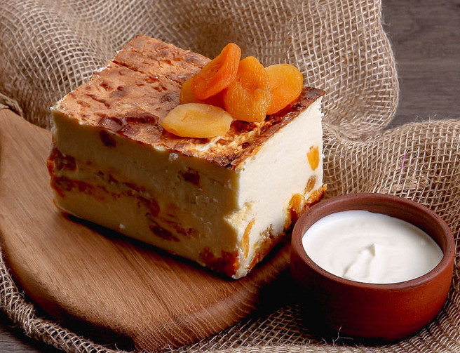 Творожная запеканка с курагой. Семейная ферма "Гжльское подворье"