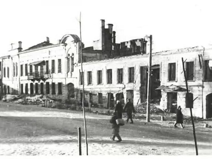     Спустя 82 года память о подвиге всех, кто защищал и восстанавливал город, остается живой. Фото: telegram-канал губернатора Новгородской области Александра Дронова