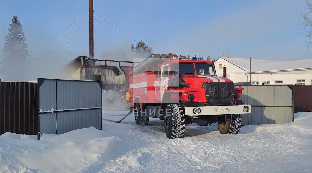     В селе на западе Красноярского края потушили большой пожар в котельной