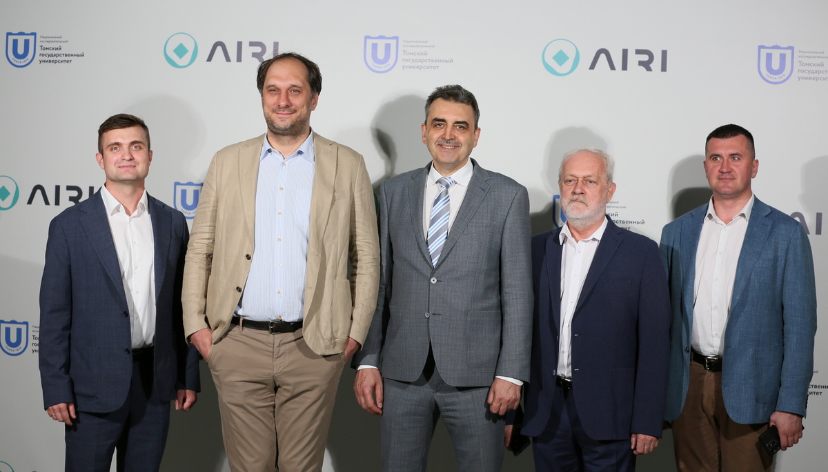 На открытии лаборатории искусственного интеллекта в химии и молекулярной инженерии ТГУ и AIRI