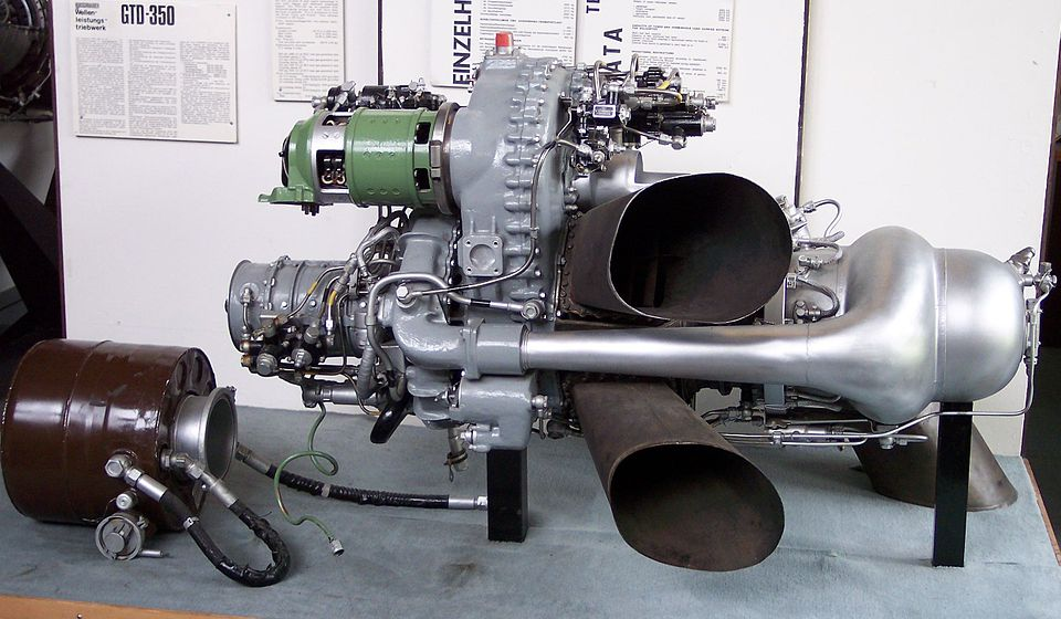Газотурбинный двигатель от вертолёта ГТД-350 собственной персоной. Фотография в свободном доступе.
