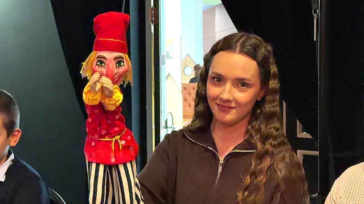    Зрители попробовали себя в роли кукловодов в Ханты-Мансийском театре кукол