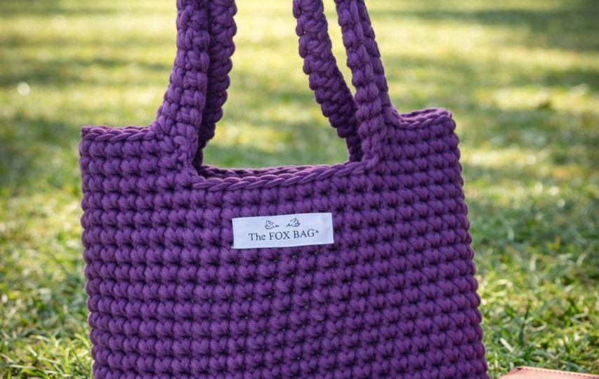 Мини-шопер в насыщенном фиолетовом цвете — идеальный аксессуар для поклонников BTS и вдохновлённый стилем RM