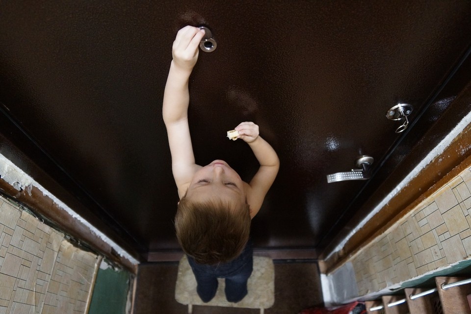    В Ульяновске спасатели по звонку мамы вскрыли дверь квартиры, где спал ребенок Архив "КП"