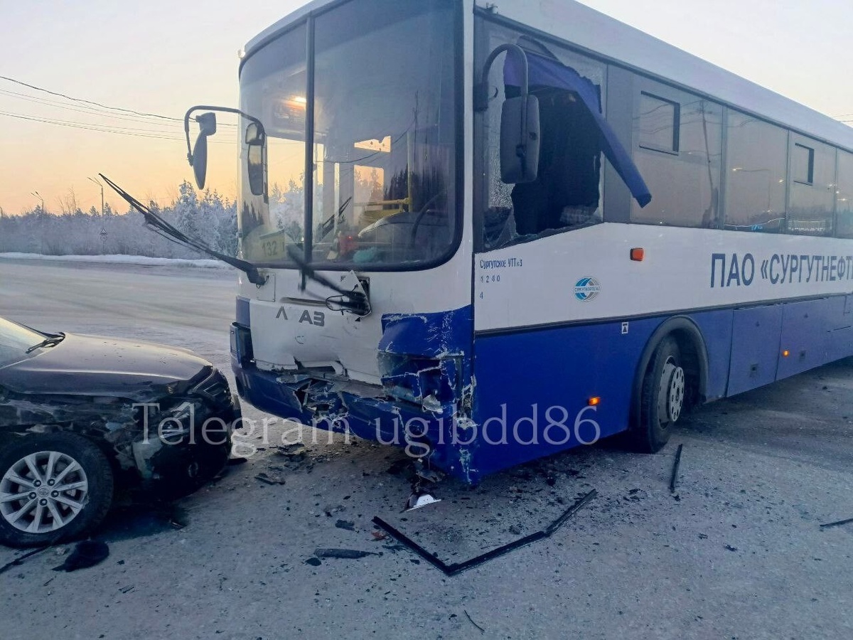    Двое маленьких детей пострадали в массовом ДТП в Югре
