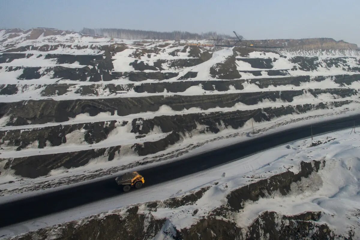     Кедровский угольный разрез в Кемерово. © РИА Новости. Александр Кряжев