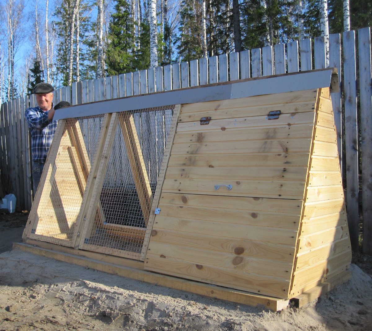 Фото автора. Этот летний курятник служит нам до сих пор.