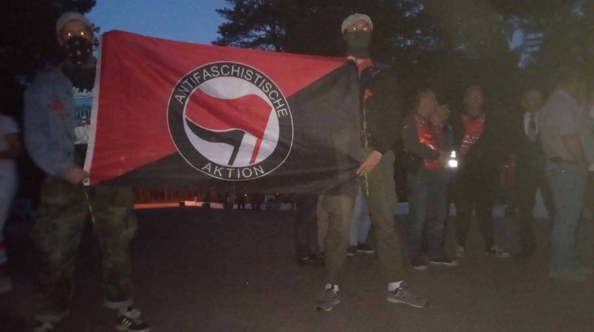    Александр с друзьями на акции памяти КПРФ на Сестрорецком рубеже 2023 года / Фото из личного архива героя публикации