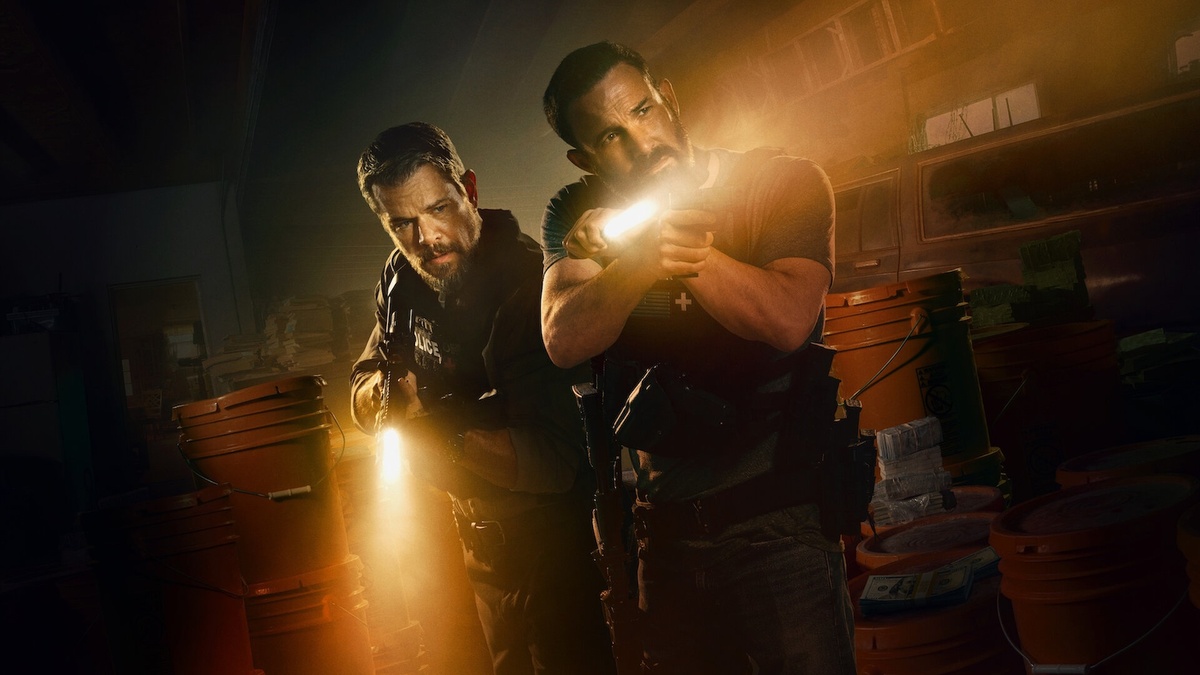 Мэтт Дэймон и Бен Аффлек в новом фильме «Лакомый кусок» (The Rip) 2026