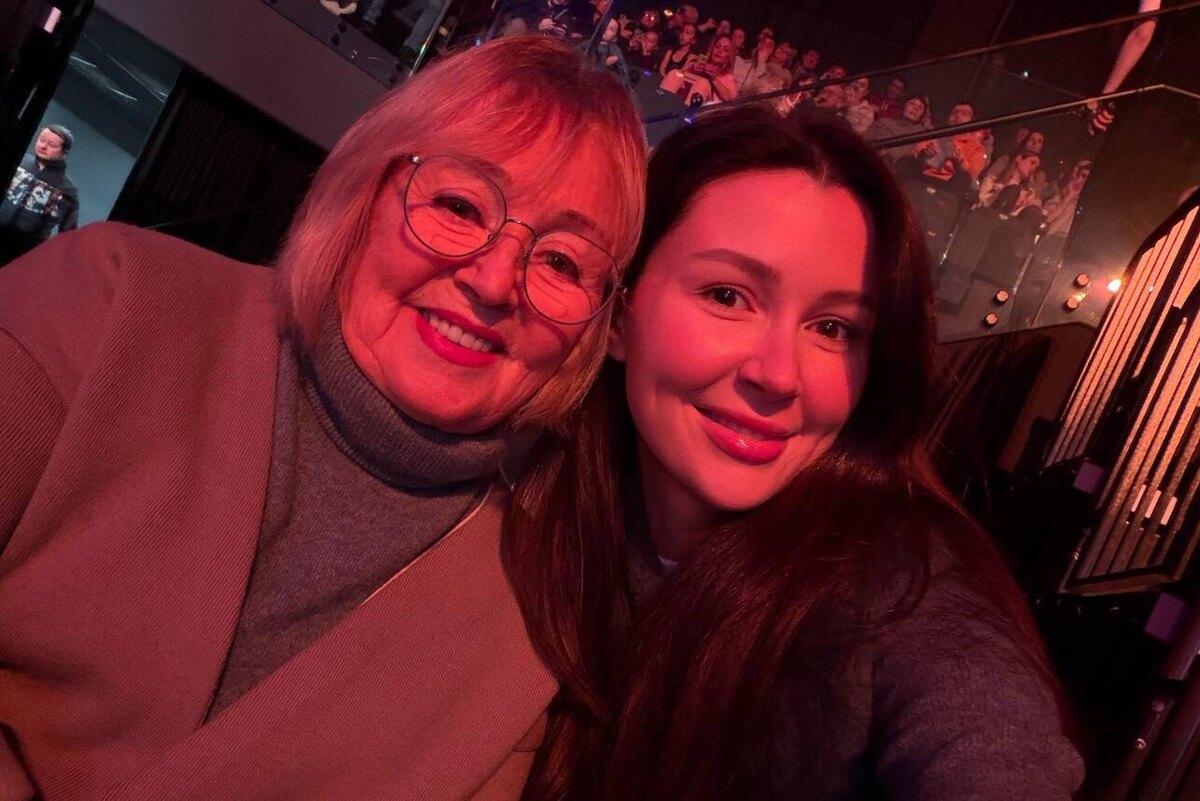    Анна Заворотнюк с бабушкой Социальные сети