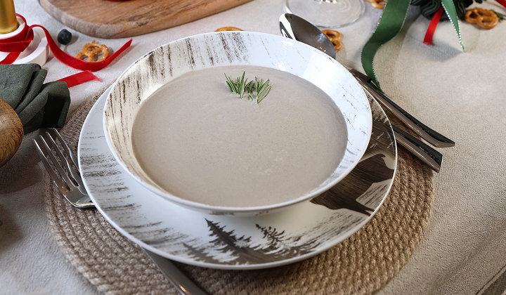 Крем-суп в суповой тарелке Venar, обеденная тарелка Venar, столовые приборы Majesty