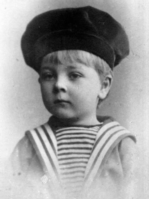 Сергей Есенин в детстве. Источник фото - Википедия