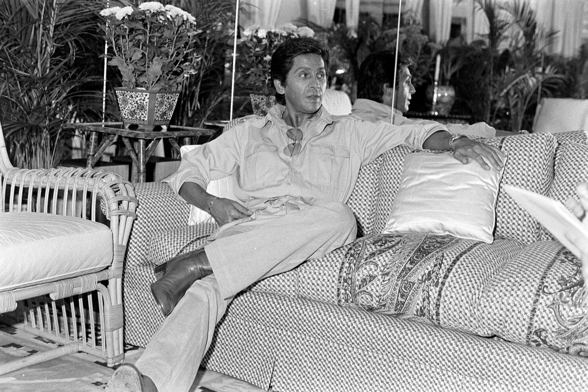 Модельер Валентино Гаравани в своей квартире в Нью-Йорке, 1977 год ©WWD/Penske Media via Getty Images  📷