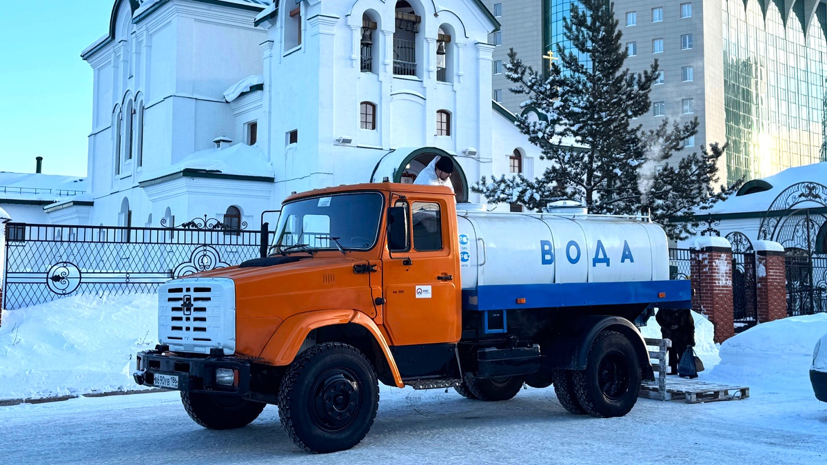    Водовозные автоцистерны Нижневартовска в Крещение наполнили 300 раз