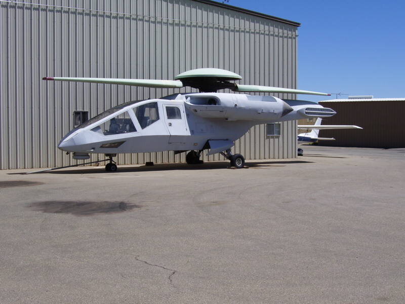 Вертолёт из фильма «6‑й день». Хорошо видно сопло на боку для его управления