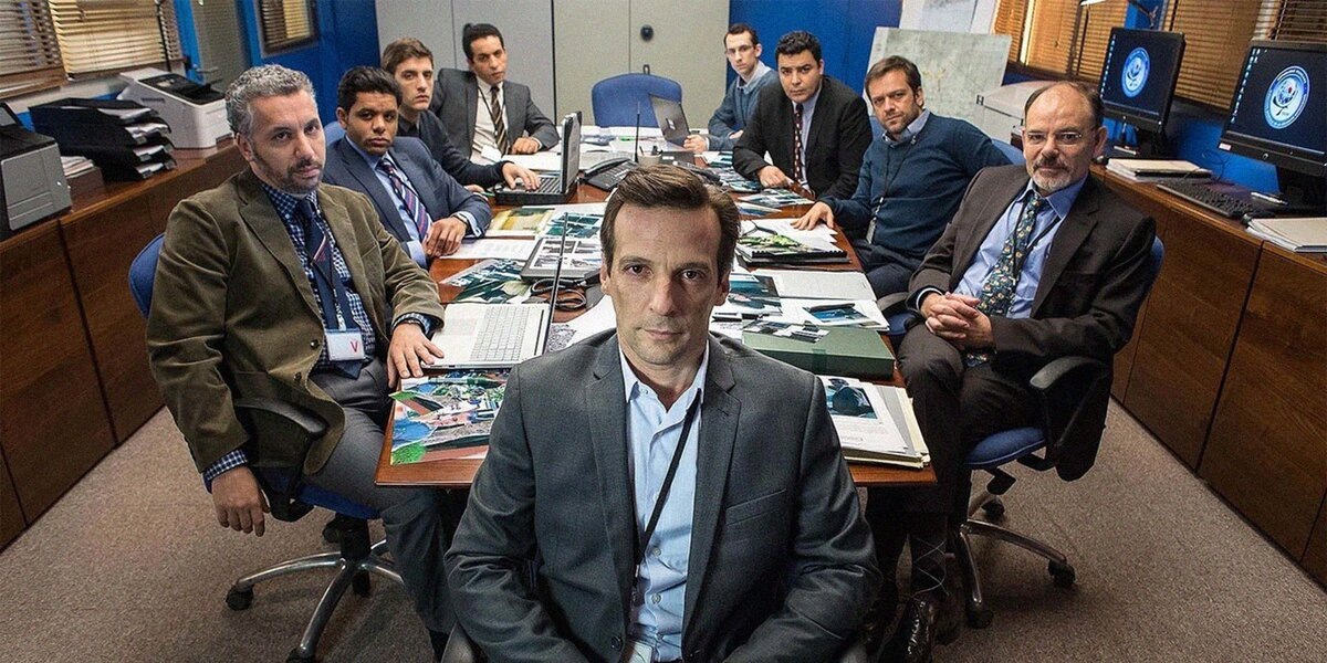 кадр из сериала «Бюро»