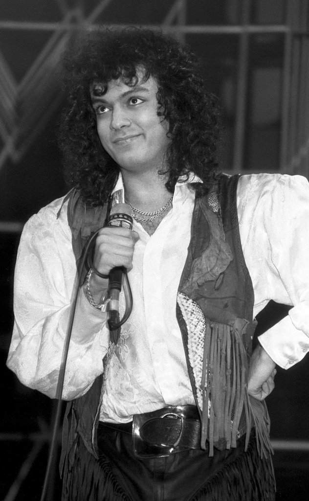 Филипп Бедросович Киркоров во время выступления на конкурсе «Московская красавица». Лев Медведев, январь 1991 года, г. Москва, ул. Варварка, д. 6, архив Льва Медведева.