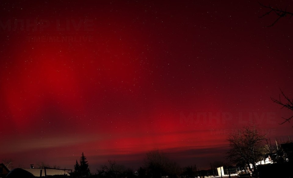    Северное сияние в небе над ЛНР. Фото: ТГ-канал МЛНР LIVE ЛУГАНСК / НОВОСТИ ЛНР / ЧП