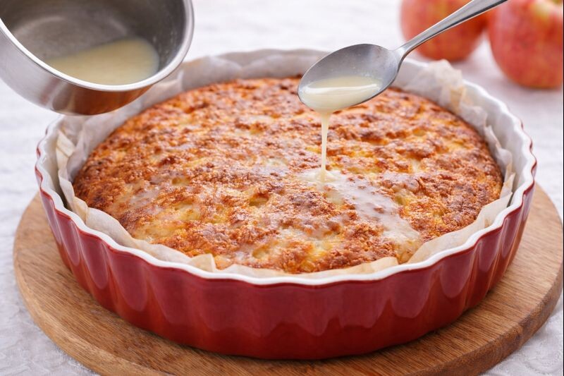 Яблочный пирог с молочной заливкой — простой рецепт невероятно нежной выпечки к чаю