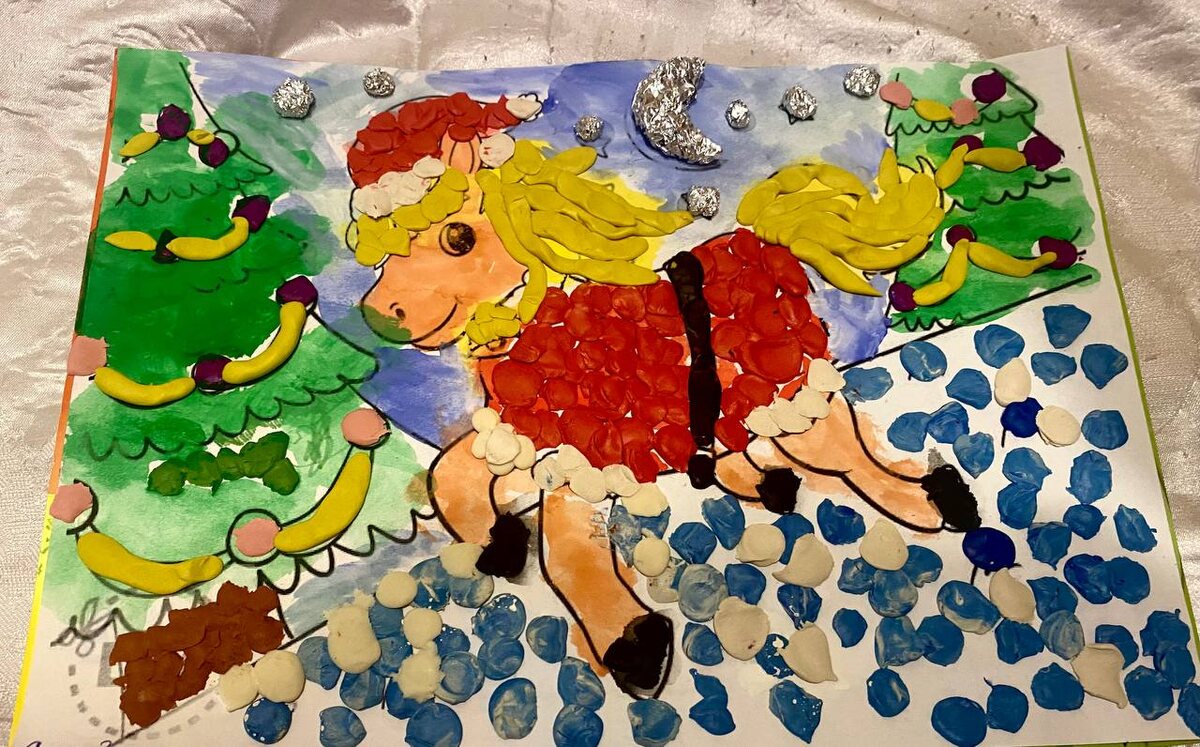 Новогодняя поделка в садик. Я все еще наивано верю, что главный критерий - максимальное участие ребенка в процессе и самостоятельность🤦‍♀️