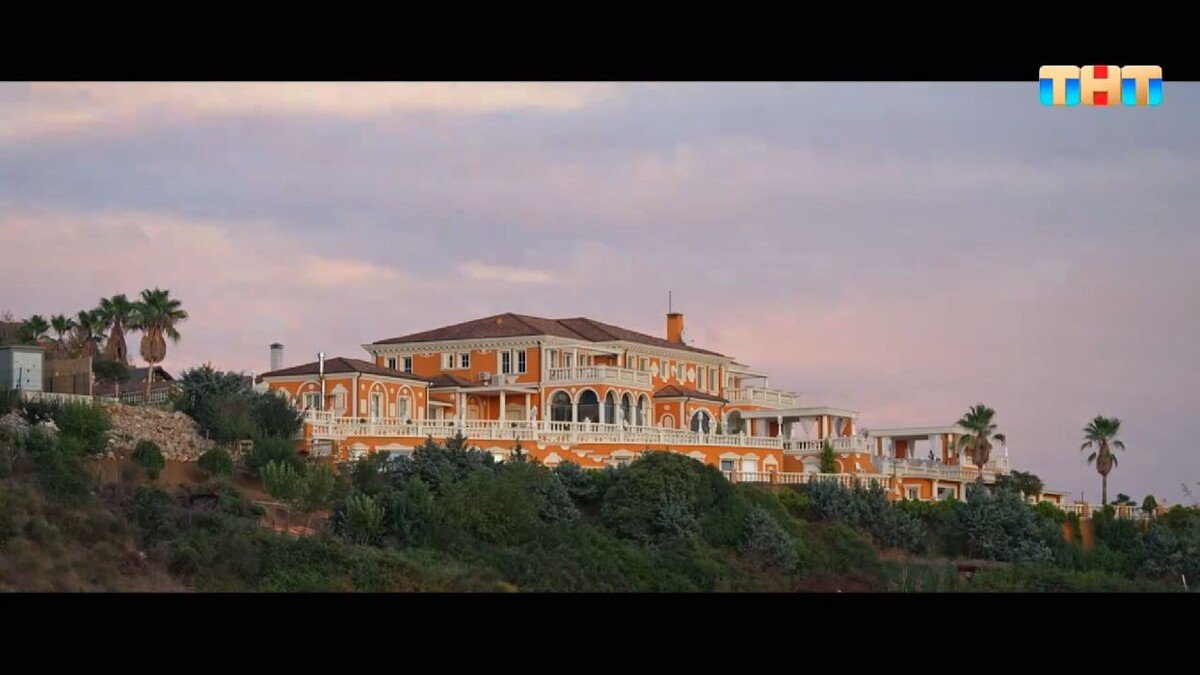 Кадр из шоу «Выжить в Стамбуле», телеканал ТНТ.