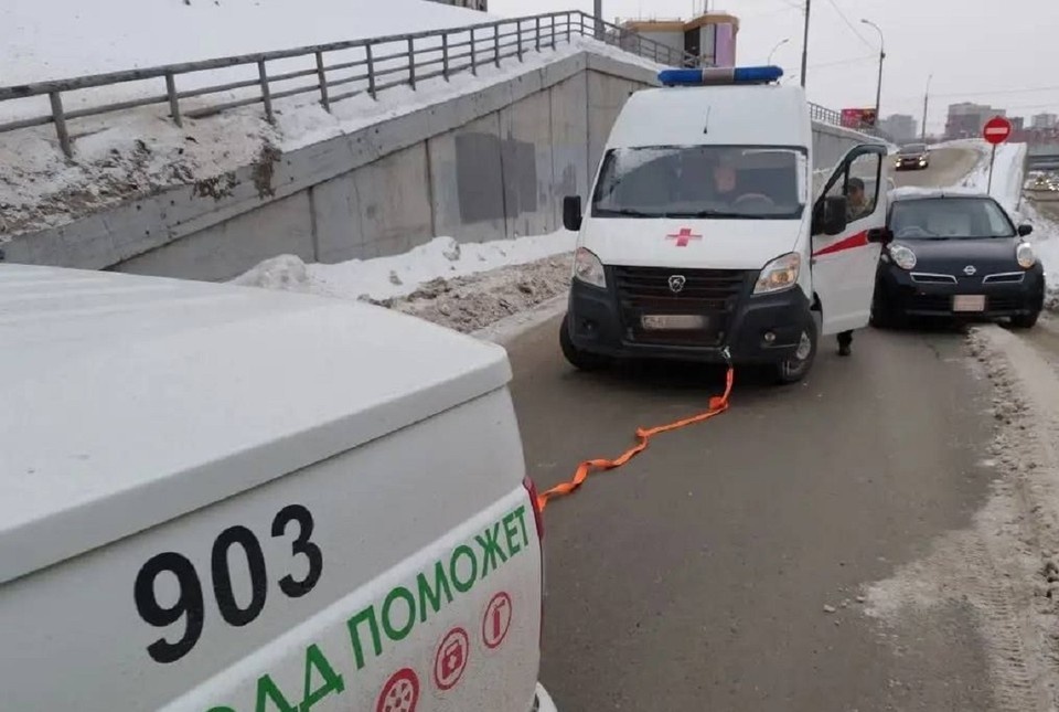    В шести ситуациях патруль помог водителям завести двигатель. Фото: ГКУ НСО «Центр организации дорожного движения»