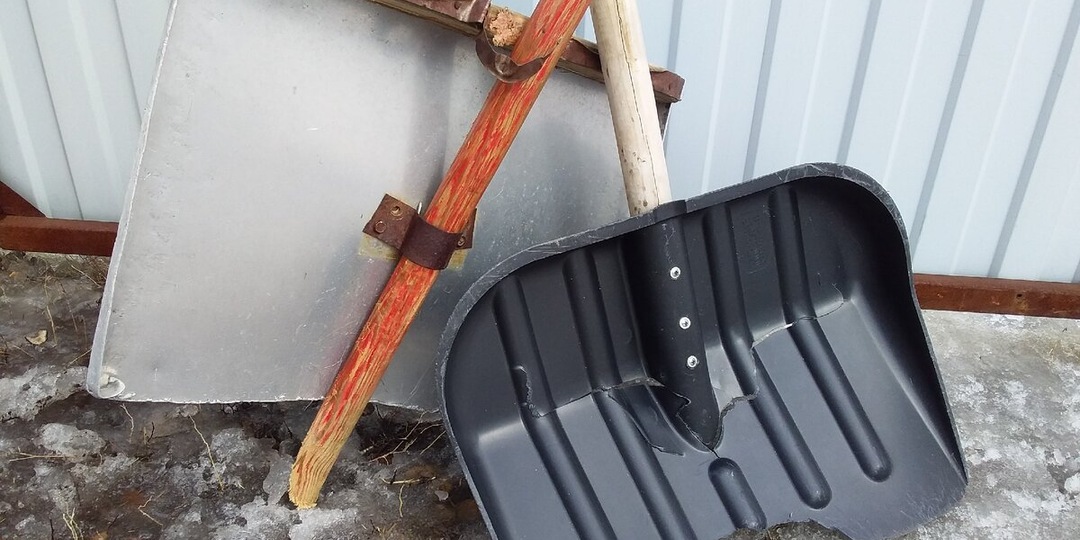 Лопата, которая пережила лёд, мороз и даже мой собственный вес: больше не покупаю дешёвые лопаты для снега