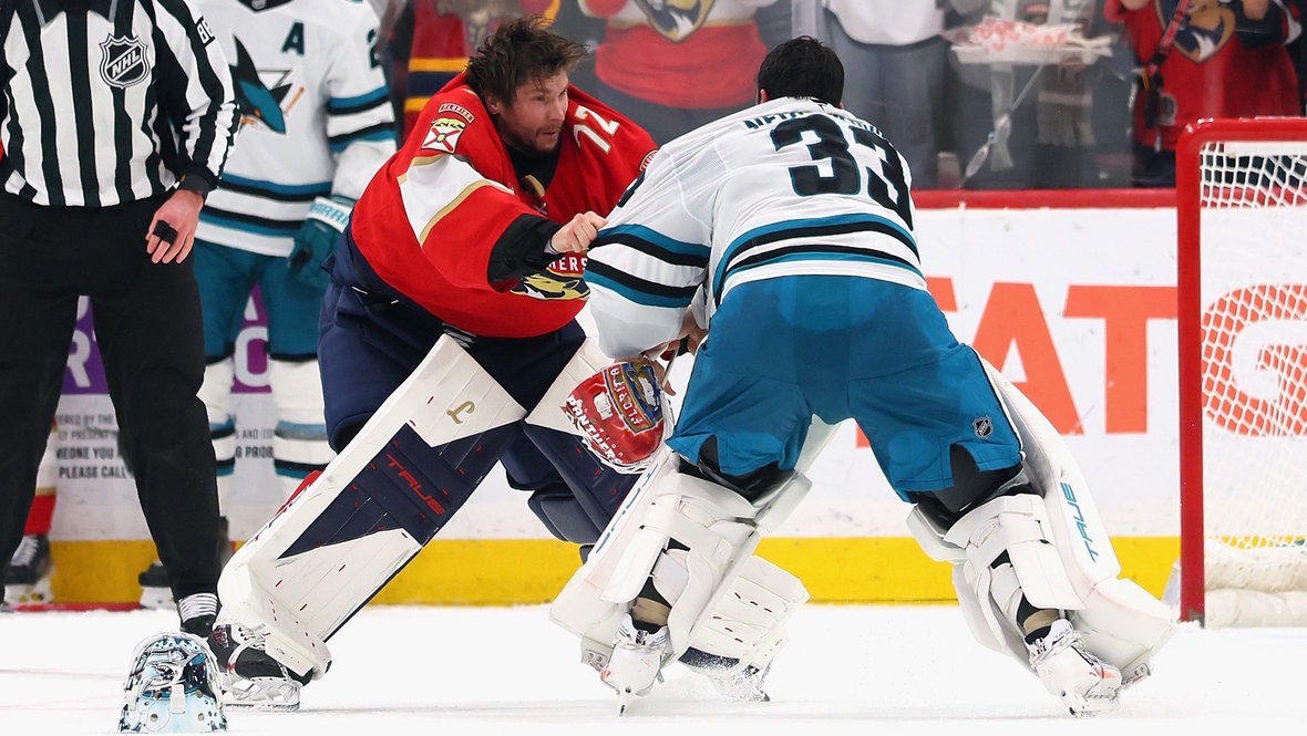    Драка Сергея Бобровского и Алекса Недельковича в матче «Флорида» — «Сан-Хосе» (1:4) 20 января. Getty Images