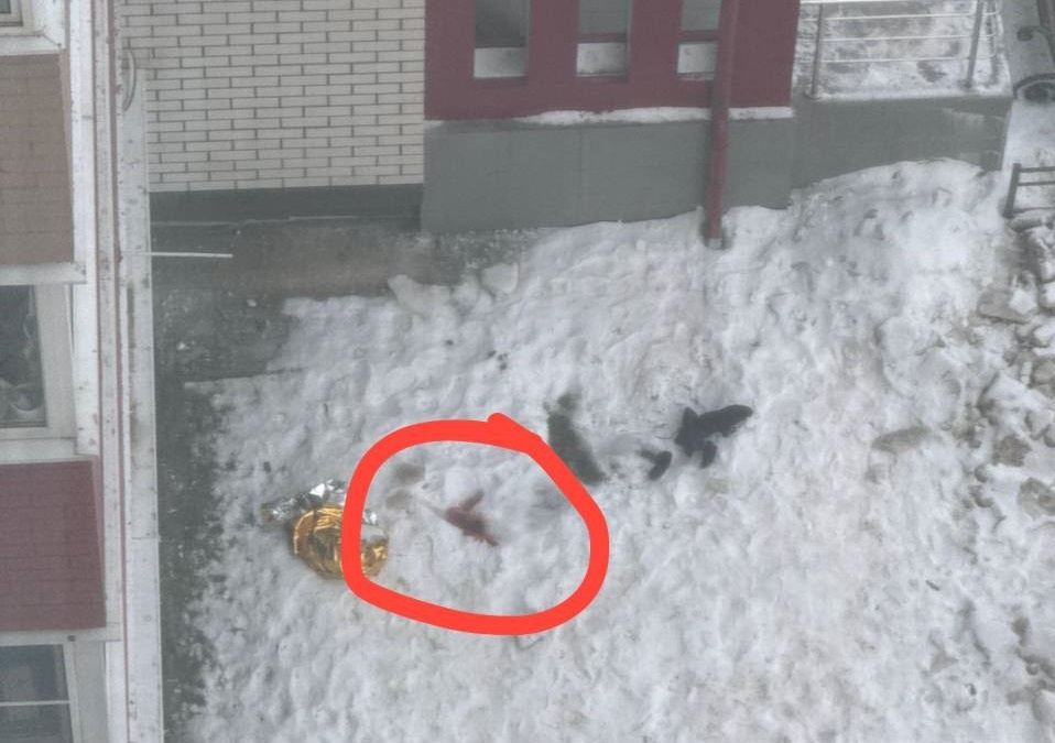     Место, куда упал парень