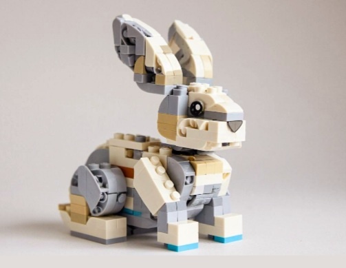Фото 2. Заяц в технике Lego