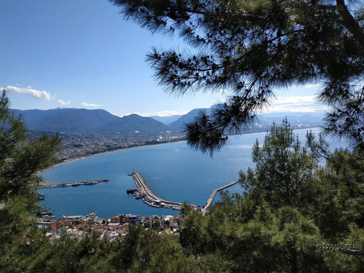 Аланья – это город с богатой двухтысячелетней историей. На протяжении веков эти земли переходили из рук в руки – от Римской и Византийской империй до Киликийского армянского царства и Сельджукского султаната.