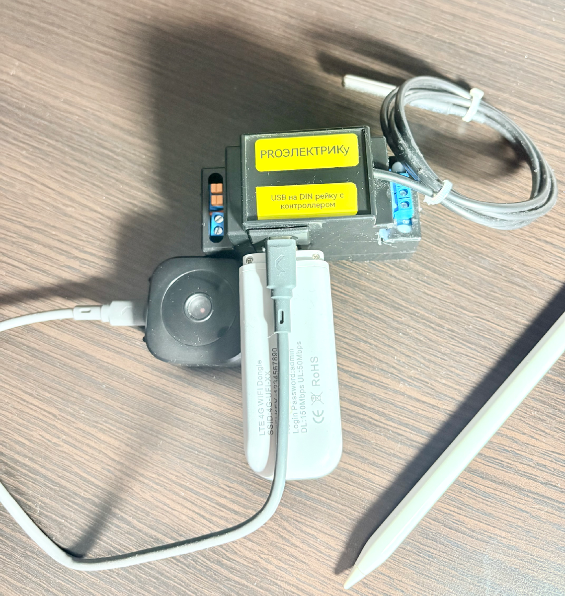 Пример подключения к USB блоку питания Wi-fi камеры и 4G Wi-fi роутера. Фото автора