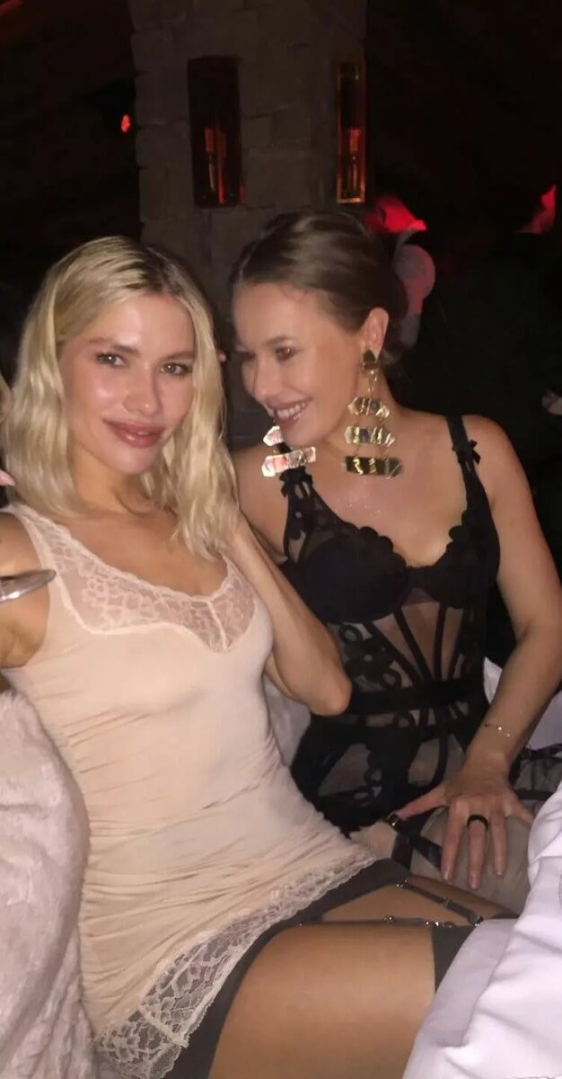 Елена Перминова и Ксения Собчак📷
