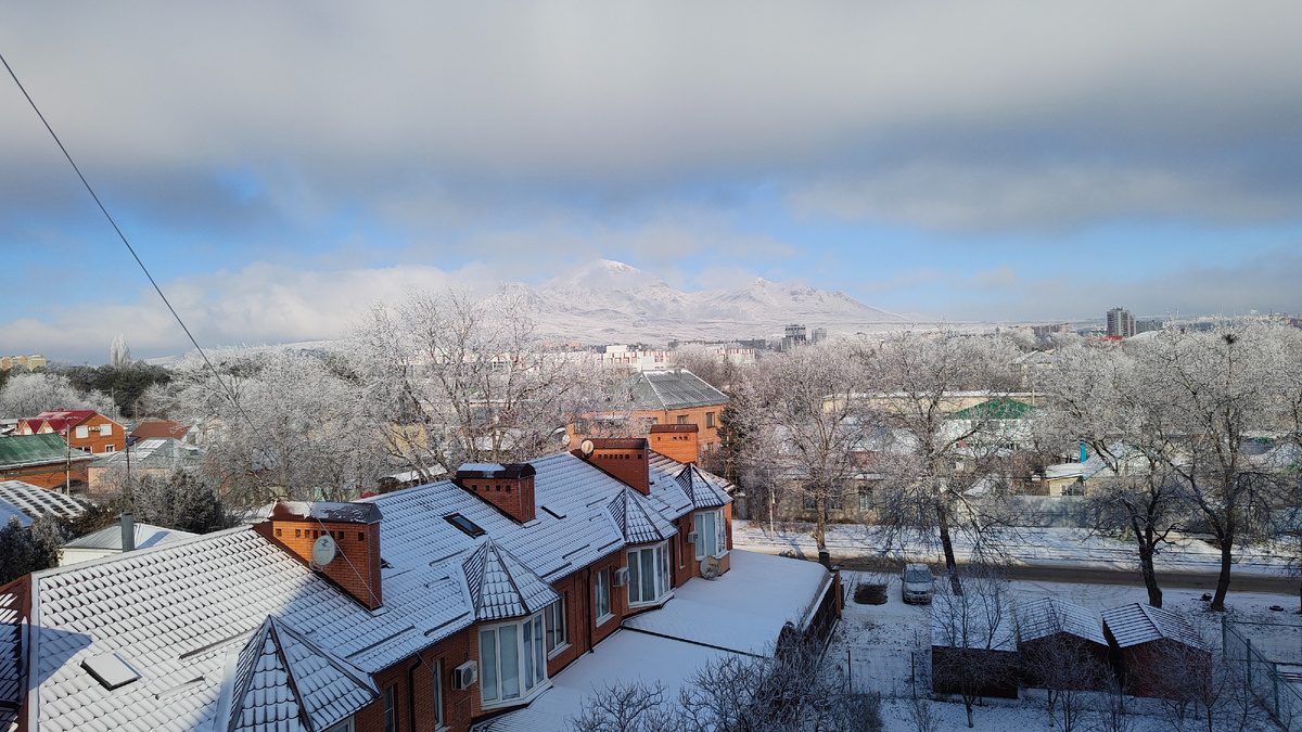 20.01.2026 г. Вдали в облаках и тумане гора Бештау.