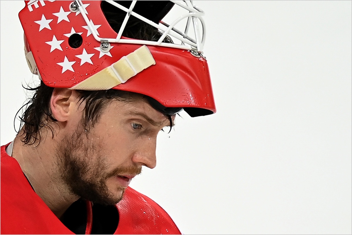    Вратарь сборной России Сергей Бобровский в матче 1/4 финала чемпионата мира по хоккею 2021 между сборными командами России и Канады./РИА Новости