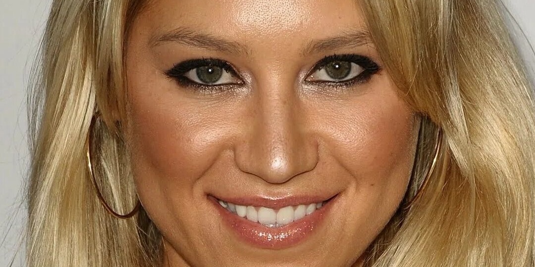 "Мои солнышки": Анна Курникова поделилась первым фото с новорождённым и старшими детьми