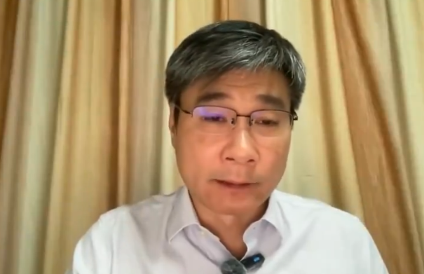 Jiang Xueqin (он же Jang Suin) - опытный специалист в области образования с реальными проектами в Китае