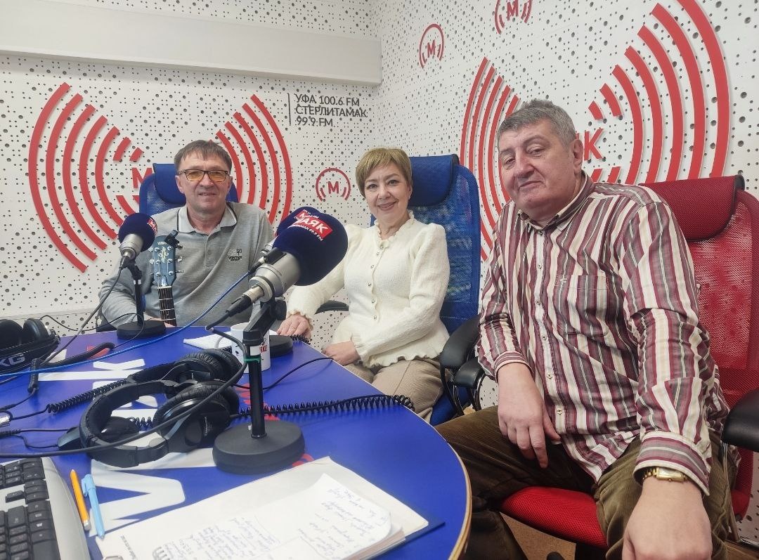    В рабочий полдень - 19.01.2026 Семейный дуэт из Нефтекамска выступил на радио "Маяк"