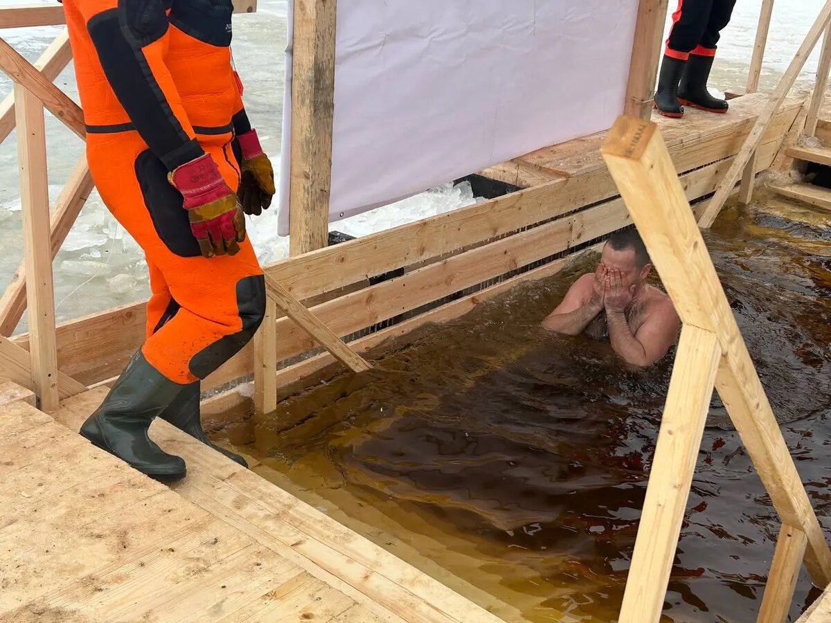    Прорубь в Петропавловской крепости 19 января. Фото: Мойка78